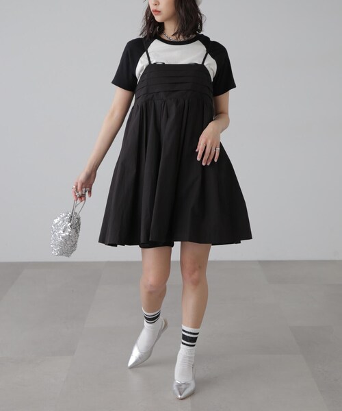 FREE'S MART（フリーズマート）の「コットンタックデザインミニキャミソールワンピース（ワンピース・レディース・ホワイト/ブラック・MEDIUM/SMALL）」の8枚目の写真