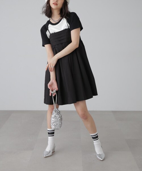 FREE'S MART（フリーズマート）の「コットンタックデザインミニキャミソールワンピース（ワンピース・レディース・ホワイト/ブラック・MEDIUM/SMALL）」の9枚目の写真