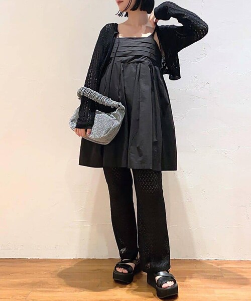 FREE'S MART（フリーズマート）の「コットンタックデザインミニキャミソールワンピース（ワンピース・レディース・ホワイト/ブラック・MEDIUM/SMALL）」の20枚目の写真