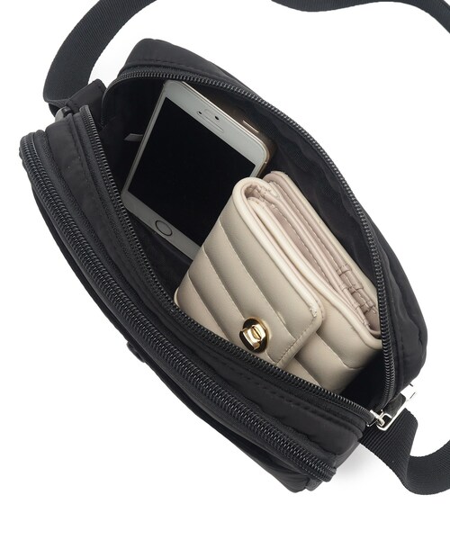 SHOO・LA・RUE(シューラルー)の「◆【撥水】クルミボタンスクエアショルダー(ショルダーバッグ・レディース・スモーキーグリーン系/ブラウン系4/イエロー/ブラック・00)」の14枚目の写真