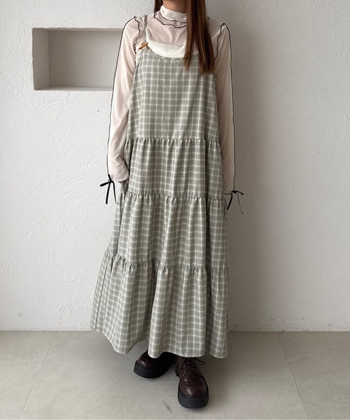 kutir（クティール）の「アソートリボンティアードキャミワンピース（ワンピース・レディース・ブラック/イエロー系その他/レッド/ブルー系その他/グリーン系その他/グリーン/ブルー系/イエロー系/レッド系/ブラック系その他/オフホワイト/ライトグリーン/ネイビー・FREE）」の5枚目の写真