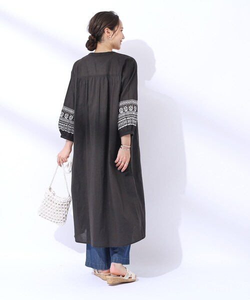 セール】【洗える/インド綿100％】ふわっと広がる お袖刺繍ワンピース