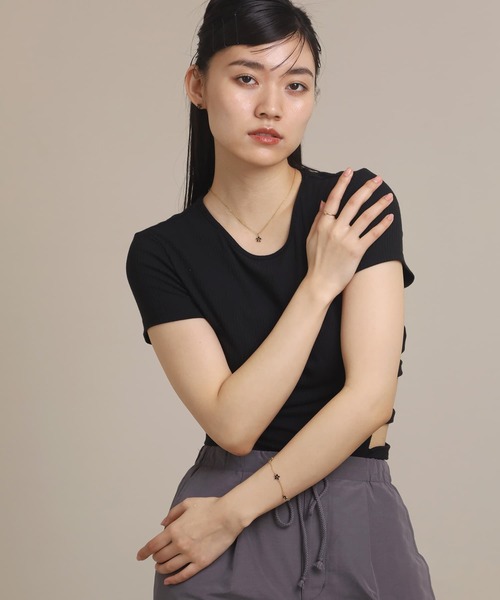 LHME（エルエイチエムイー）の「【WEB限定】“Moment”フラワーネックレス/ブラック/サージカルステンレス（金属アレルギー対応）【LHME / エルエイチエムイー】（ネックレス・レディース・ゴールド/シルバー・45cm）」の4枚目の写真