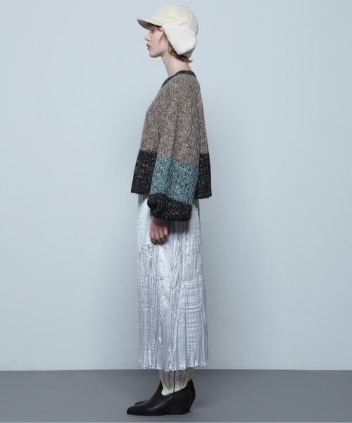 CREOLME(クレオルム)の「(CREOLME)バイカラークロップドニット(ニット/セーター・レディース・ブラック/レッド・FREE)」の4枚目の写真