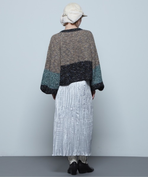 CREOLME(クレオルム)の「(CREOLME)バイカラークロップドニット(ニット/セーター・レディース・ブラック/レッド・FREE)」の5枚目の写真