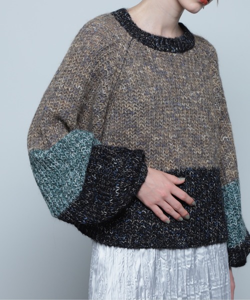 CREOLME(クレオルム)の「(CREOLME)バイカラークロップドニット(ニット/セーター・レディース・ブラック/レッド・FREE)」の10枚目の写真