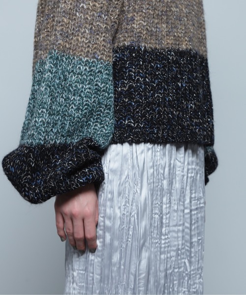 CREOLME(クレオルム)の「(CREOLME)バイカラークロップドニット(ニット/セーター・レディース・ブラック/レッド・FREE)」の11枚目の写真