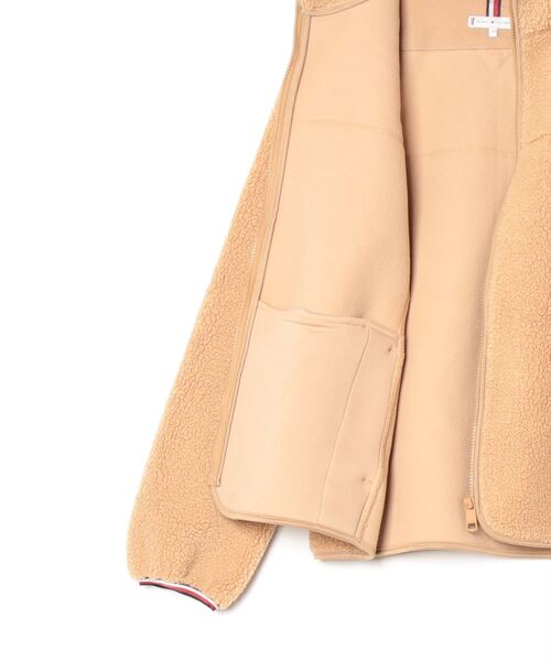 TOMMY HILFIGER（トミーヒルフィガー）の「レギュラーテディジップアップジャケット（その他アウター・レディース・ベージュ/ネイビー・X-SMALL/MEDIUM/SMALL）」の4枚目の写真