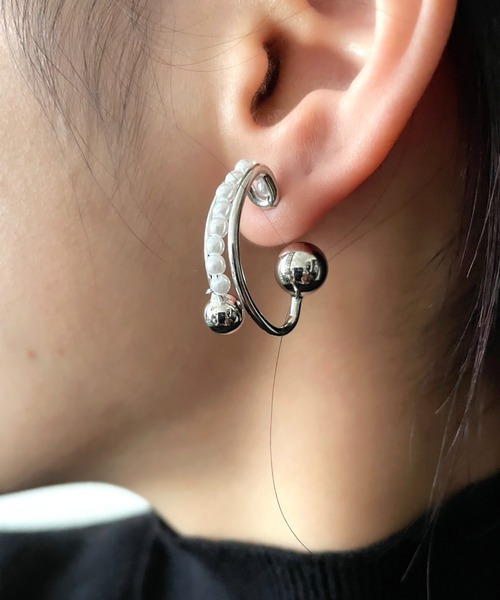 ciite'(シーテ)の「小粒パール×ボールニュアンス ピアス (両耳用)(ピアス(両耳用)・レディース・シルバー/ゴールド・FREE)」の1枚目の写真