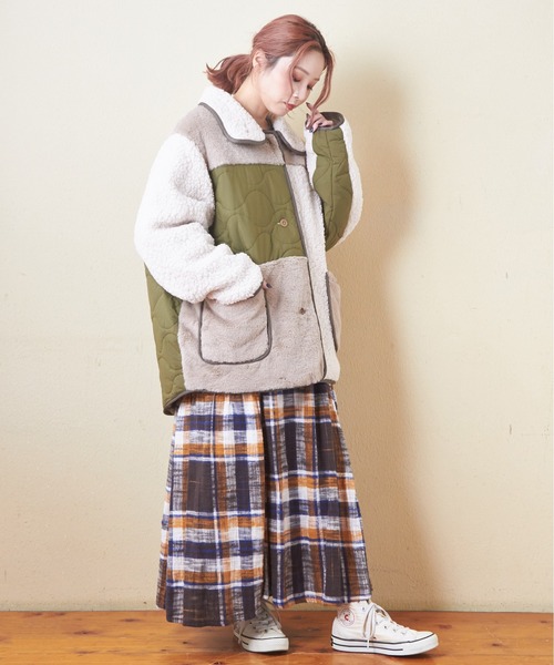 CUBE SUGAR(キューブシュガー)の「ボア×ファー×キルトミックス切替ビッグコート(ミリタリージャケット・レディース・ナチュラル/ブラック/ブラウン・M)」の5枚目の写真