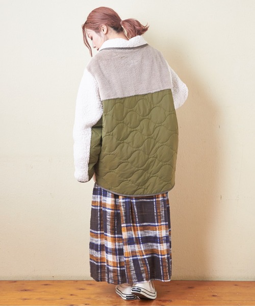 CUBE SUGAR(キューブシュガー)の「ボア×ファー×キルトミックス切替ビッグコート(ミリタリージャケット・レディース・ナチュラル/ブラック/ブラウン・M)」の6枚目の写真