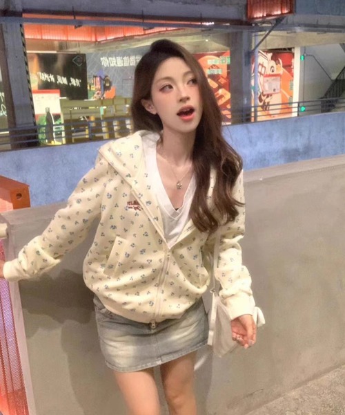 HALEY PESCA(ヘーリーペスカ)の「HALEY PESCA/フラワープリント ダブルジップパーカー(パーカー・レディース・アイボリー/グレー・MEDIUM/LARGE/SMALL/X-LARGE)」の5枚目の写真