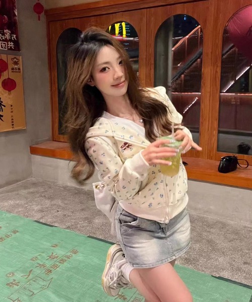 HALEY PESCA(ヘーリーペスカ)の「HALEY PESCA/フラワープリント ダブルジップパーカー(パーカー・レディース・アイボリー/グレー・MEDIUM/LARGE/SMALL/X-LARGE)」の4枚目の写真