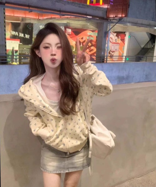 HALEY PESCA(ヘーリーペスカ)の「HALEY PESCA/フラワープリント ダブルジップパーカー(パーカー・レディース・アイボリー/グレー・MEDIUM/LARGE/SMALL/X-LARGE)」の3枚目の写真
