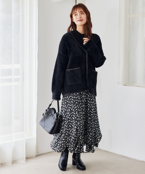 mysty woman（ミスティウーマン）の「ハンドステッチフェザーカーディガン　246392（カーディガン/ボレロ・レディース・オフホワイト/ブラック/モカ・FREE）」の4枚目の写真