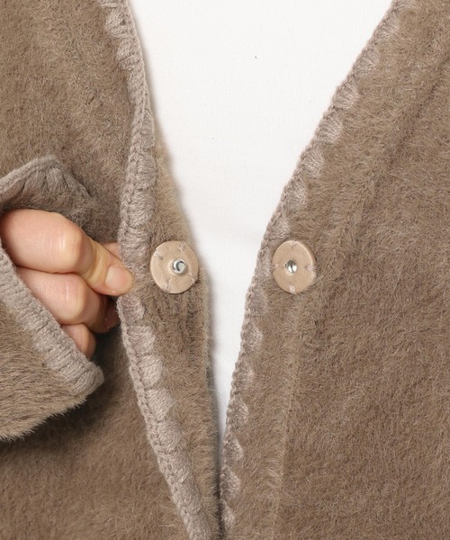 mysty woman（ミスティウーマン）の「ハンドステッチフェザーカーディガン　246392（カーディガン/ボレロ・レディース・オフホワイト/ブラック/モカ・FREE）」の16枚目の写真