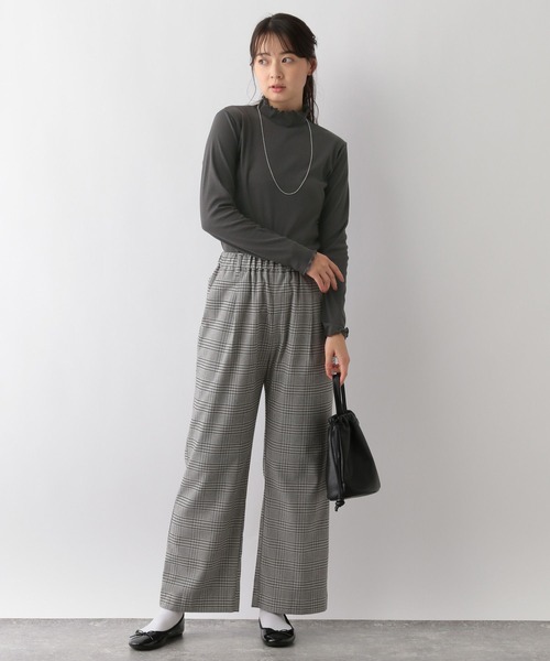 GLOBAL WORK Smile Seed Store（グローバルワーク スマイルシードストア）の「華奢リブメロウハイネック/長袖/118561（Tシャツ/カットソー・レディース・チャコール/ライトベージュ/ブラック/ブラック×ホワイト/オフホワイト・MEDIUM/LARGE/X-LARGE/SMALL）」の21枚目の写真