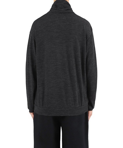 marka（マーカ）の「marka / マーカ：TURTLE NECK - sp120's wool cotton knit -：M24C-17CS01C[COR]（Tシャツ/カットソー・メンズ・グレー系その他/ブラック×ブルー・2(M)/1(S)）」の9枚目の写真
