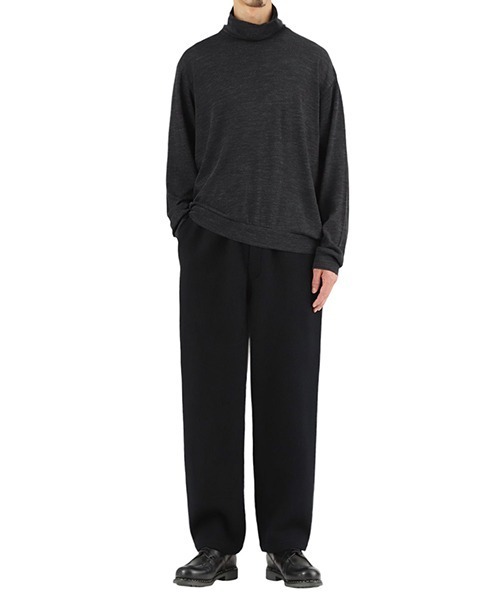 marka（マーカ）の「marka / マーカ：TURTLE NECK - sp120's wool cotton knit -：M24C-17CS01C[COR]（Tシャツ/カットソー・メンズ・グレー系その他/ブラック×ブルー・2(M)/1(S)）」の10枚目の写真