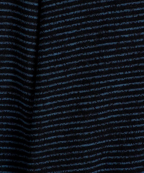 marka（マーカ）の「marka / マーカ：TURTLE NECK - sp120's wool cotton knit -：M24C-17CS01C[COR]（Tシャツ/カットソー・メンズ・グレー系その他/ブラック×ブルー・2(M)/1(S)）」の4枚目の写真