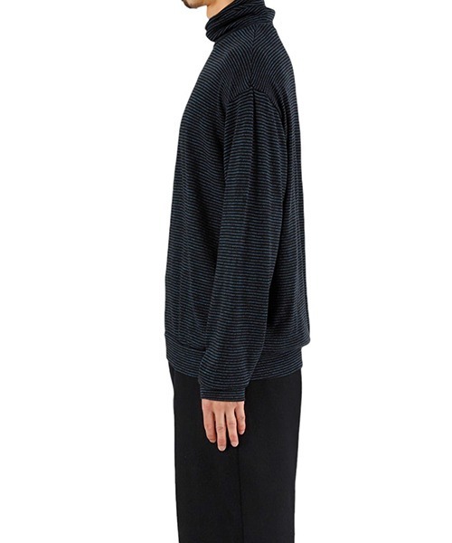 marka（マーカ）の「marka / マーカ：TURTLE NECK - sp120's wool cotton knit -：M24C-17CS01C[COR]（Tシャツ/カットソー・メンズ・グレー系その他/ブラック×ブルー・2(M)/1(S)）」の7枚目の写真