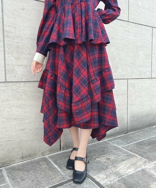 an another angelus（アンアナザーアンジェラス）の「【セットアップ対応】チェックランダムヘムスカート（スカート・レディース・レッド/ネイビー・FREE）」の8枚目の写真