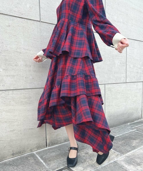 an another angelus（アンアナザーアンジェラス）の「【セットアップ対応】チェックランダムヘムスカート（スカート・レディース・レッド/ネイビー・FREE）」の5枚目の写真