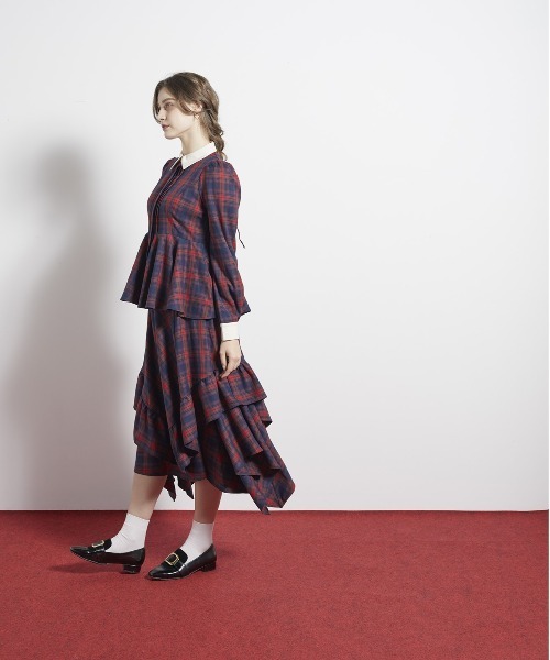 an another angelus（アンアナザーアンジェラス）の「【セットアップ対応】チェックランダムヘムスカート（スカート・レディース・レッド/ネイビー・FREE）」の4枚目の写真