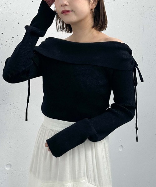 archives（アルシーヴ）の「ドロストオフショルラメリブニット（ニット/セーター・レディース・ピンク/ブラック/グレー/アイボリー・MEDIUM）」の2枚目の写真