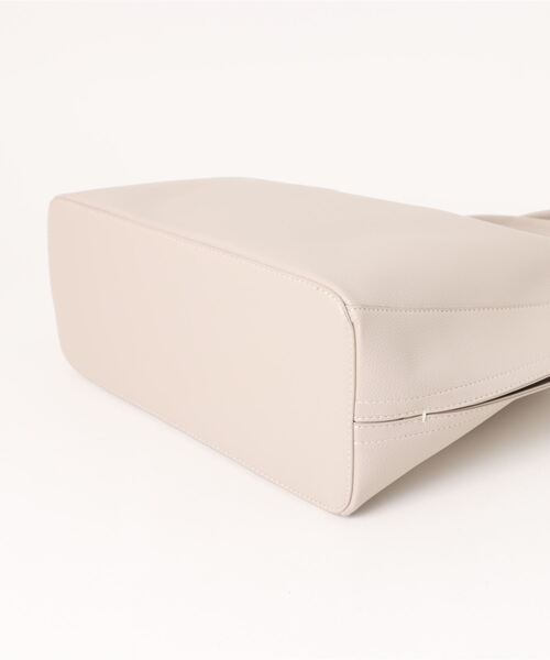 clear（クリア）の「A4多機能トートバック[オフィスカジュアル 着回し抜群 大人 カジュアル 通勤]（トートバッグ・レディース・ブラック/アイボリー/グレイッシュベージュ・F）」の5枚目の写真