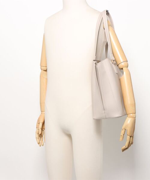 clear（クリア）の「A4多機能トートバック[オフィスカジュアル 着回し抜群 大人 カジュアル 通勤]（トートバッグ・レディース・ブラック/アイボリー/グレイッシュベージュ・F）」の7枚目の写真