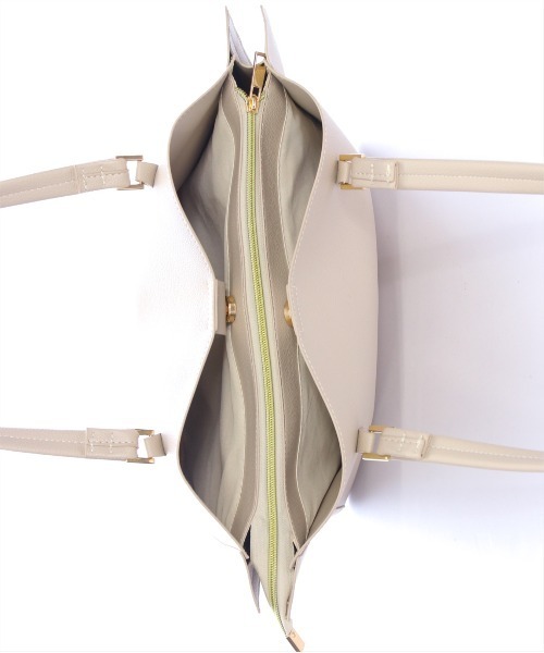 clear（クリア）の「A4多機能トートバック[オフィスカジュアル 着回し抜群 大人 カジュアル 通勤]（トートバッグ・レディース・ブラック/アイボリー/グレイッシュベージュ・F）」の8枚目の写真