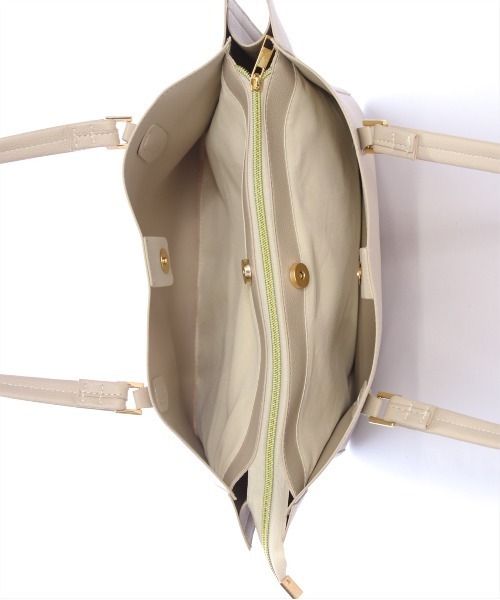 clear（クリア）の「A4多機能トートバック[オフィスカジュアル 着回し抜群 大人 カジュアル 通勤]（トートバッグ・レディース・ブラック/アイボリー/グレイッシュベージュ・F）」の9枚目の写真