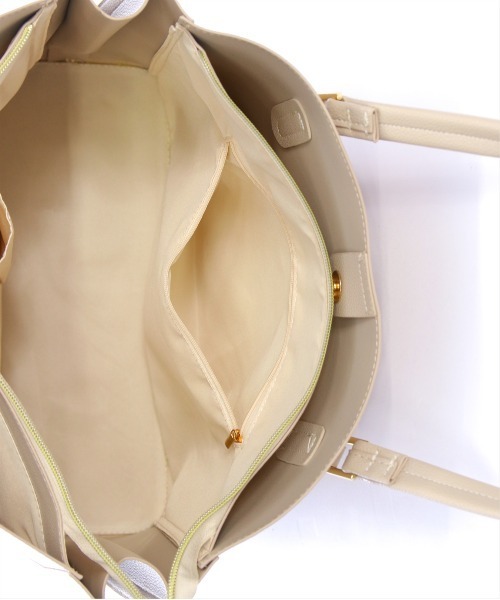 clear（クリア）の「A4多機能トートバック[オフィスカジュアル 着回し抜群 大人 カジュアル 通勤]（トートバッグ・レディース・ブラック/アイボリー/グレイッシュベージュ・F）」の11枚目の写真