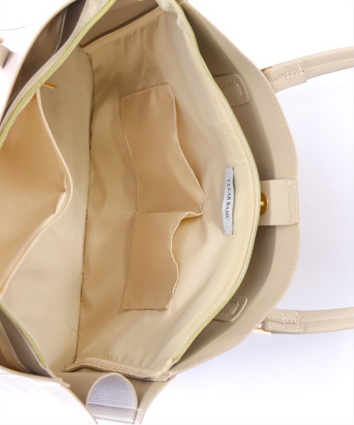 clear（クリア）の「A4多機能トートバック[オフィスカジュアル 着回し抜群 大人 カジュアル 通勤]（トートバッグ・レディース・ブラック/アイボリー/グレイッシュベージュ・F）」の12枚目の写真