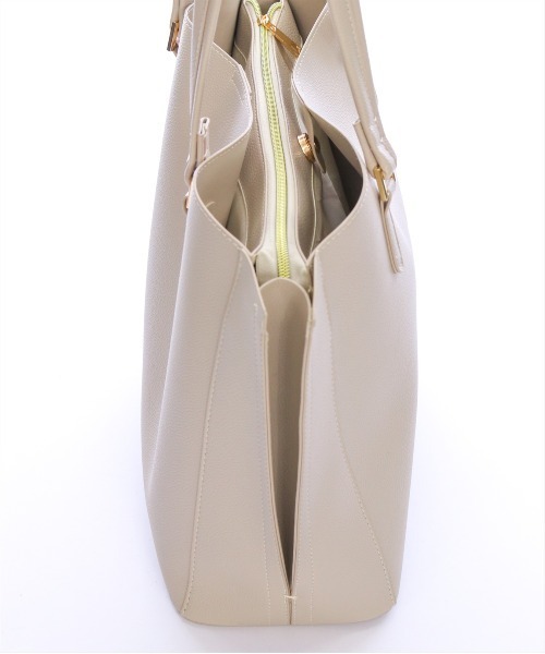 clear（クリア）の「A4多機能トートバック[オフィスカジュアル 着回し抜群 大人 カジュアル 通勤]（トートバッグ・レディース・ブラック/アイボリー/グレイッシュベージュ・F）」の16枚目の写真