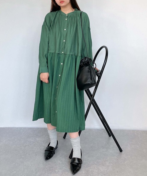 AS KNOW AS plus(アズノゥアズプラス)の「●切替ギャザー前開きワンピース(ワンピース・レディース・グリーン/サックスブルー系/ネイビー/ブラック系・FREE)」の2枚目の写真