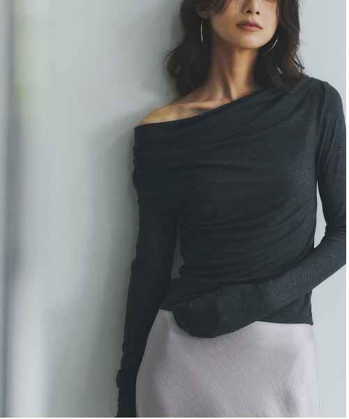 ギャザードレープカットトップス（Tシャツ/カットソー）｜anuans