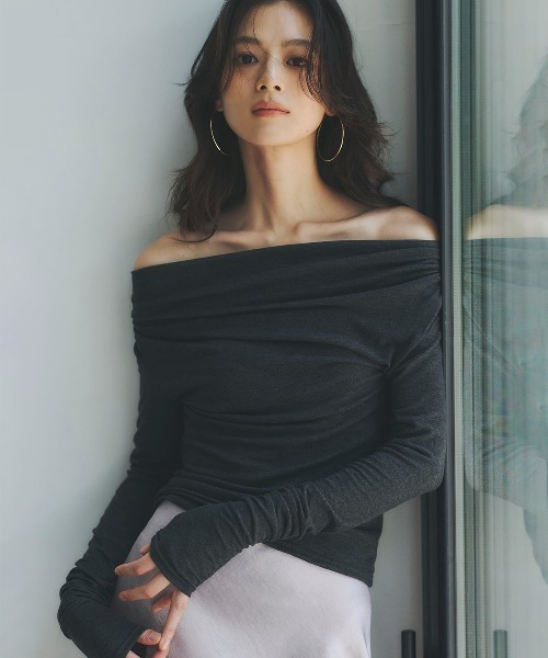 新品❤️ anuans アニュアンス　ギャザードレープカットトップス　ブラック アニュアンス anuans ギャザードレープカットトップス （BLACK