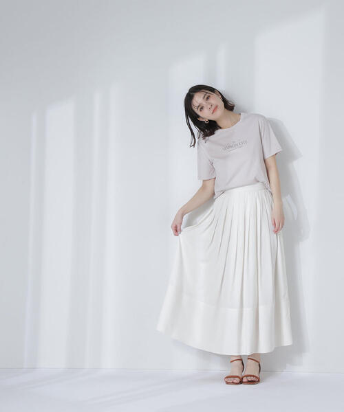 NATURAL BEAUTY BASIC(ナチュラルビューティーベーシック)の「◇メタルプレートロゴTシャツ(Tシャツ/カットソー・レディース・ネイビー/ベージュ/オフホワイト・FREE)」の22枚目の写真