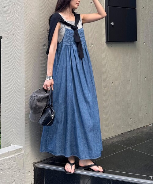 fredy emue（フレディエミュ）の「ライトオンスデニムシャーリングキャミワンピース（ワンピース・レディース・ネイビー/ブルー・38）」の4枚目の写真