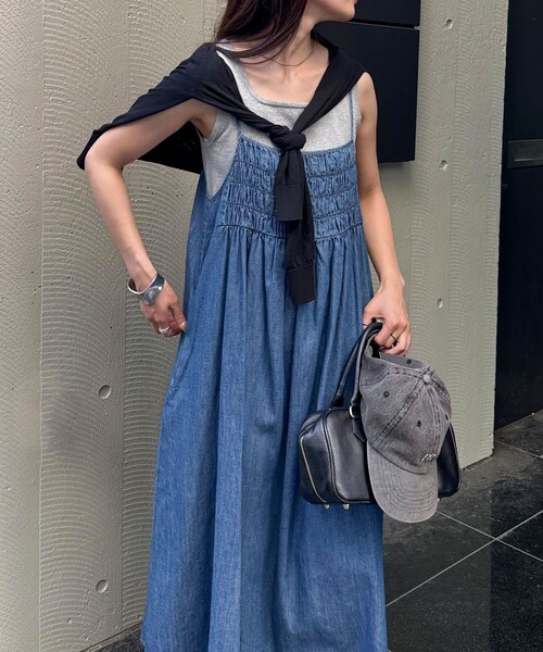 fredy emue（フレディエミュ）の「ライトオンスデニムシャーリングキャミワンピース（ワンピース・レディース・ネイビー/ブルー・38）」の7枚目の写真