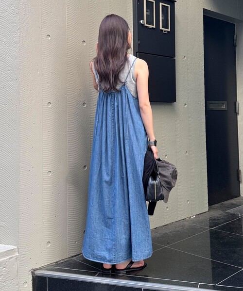 fredy emue（フレディエミュ）の「ライトオンスデニムシャーリングキャミワンピース（ワンピース・レディース・ネイビー/ブルー・38）」の9枚目の写真