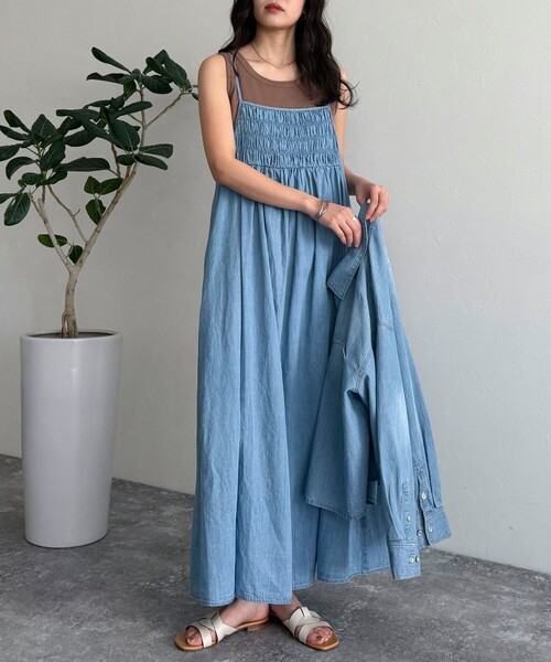 fredy emue（フレディエミュ）の「ライトオンスデニムシャーリングキャミワンピース（ワンピース・レディース・ネイビー/ブルー・38）」の19枚目の写真