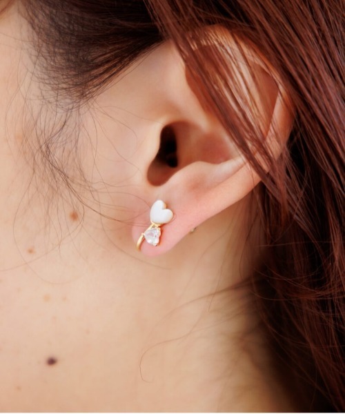 flower(フラワー)の「ハートビジューイヤリング(イヤリング・レディース・ゴールド・FREE)」の1枚目の写真