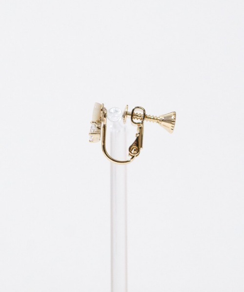 flower(フラワー)の「ハートビジューイヤリング(イヤリング・レディース・ゴールド・FREE)」の5枚目の写真