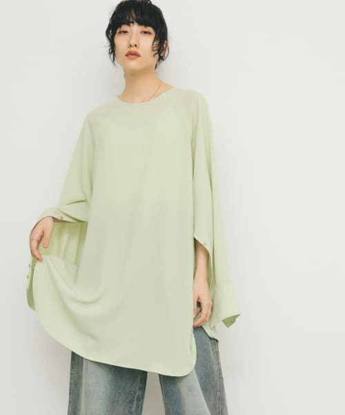 KBF(ケイビーエフ)の「2WAYスリットスリーブチュニック(チュニック・レディース・オフホワイト/ブラック/グリーン・ONE)」の1枚目の写真