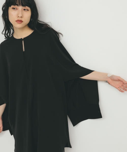 KBF(ケイビーエフ)の「2WAYスリットスリーブチュニック(チュニック・レディース・オフホワイト/ブラック/グリーン・ONE)」の3枚目の写真