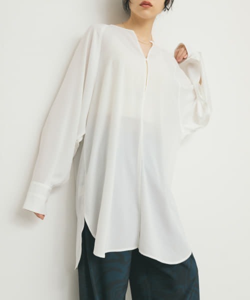 KBF(ケイビーエフ)の「2WAYスリットスリーブチュニック(チュニック・レディース・オフホワイト/ブラック/グリーン・ONE)」の4枚目の写真