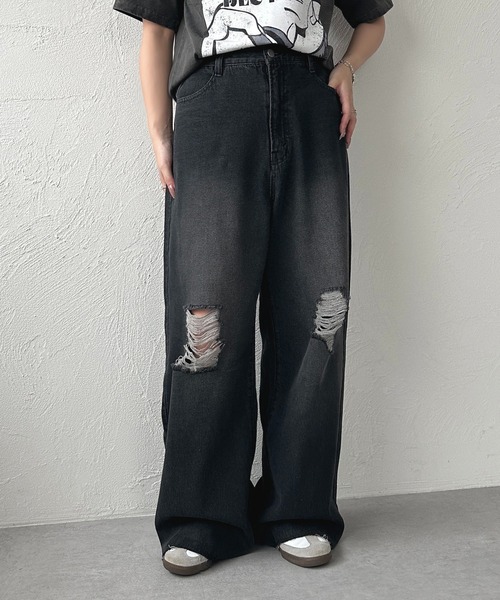 apres jour mignon(アプレジュールミニョン)の「ダメージデニムパンツ(デニムパンツ・レディース・ブラック/ライトブルー/ブルー・X-LARGE/LARGE/MEDIUM/SMALL)」の1枚目の写真